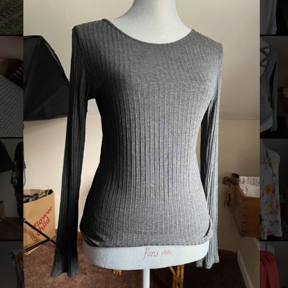 Long sleeve gray top
